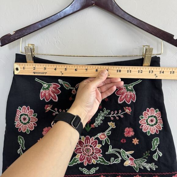 Mi Ami Marty Black Embroidered Floral Mini Skirt Womans Size M - Picture 6 of 9